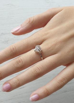 Срібний перстень у вигляді діаманту з великим каменем2 фото