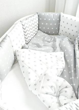 Комплект постели в детскую кроватку с бортиками подушками