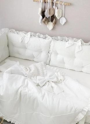 Комплект постели в детскую кроватку с бортиками