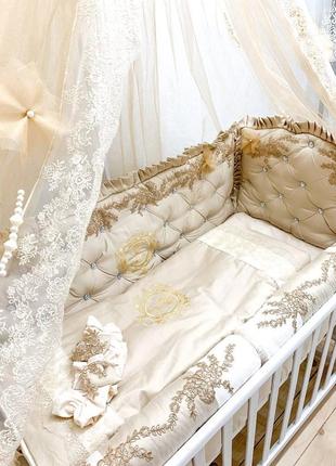 Комплект постели в детскую кроватку с балдахином с кружевом и бусинками, бортиками и валиками6 фото