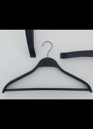 Фирменные вешалки zara