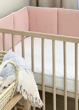 Фенс бортик муслін для дитячого ліжечка з напівбубонами на три сторони персик попелястий топ1 фото