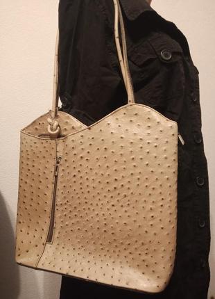 Кожаная сумка-рюкзак с эффектом страусиной кожи