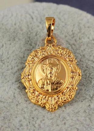 Ладанка xuping jewelry круглая с листиками и завитками иисус 2 см золотистая