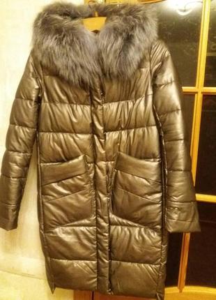 Класний пуховик з екокожы, золотисто-коричневий
