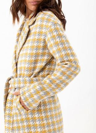 Пальто женское миди шерстяное демисезонное с узором в цветную лапку,  желто-серое6 фото
