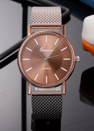 Жіночий наручний годинник у коричневому кольорі