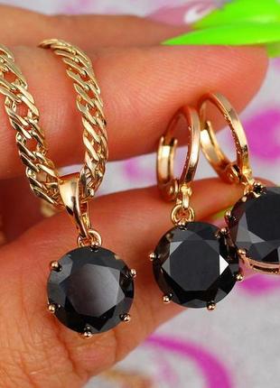 Набір xuping jewelry сережки та кулон з чорними каменями 10 мм без ланцюга золотистий