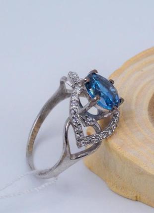 Кольцо серебряное с голубым кварцем london blue и циркониями 925 пробы.1 фото