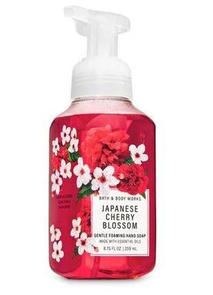 Парфумоване мило-пінка для тіла bath and body works japanese cherry blossom1 фото