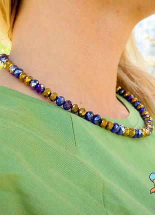 Намисто чокер жовто-блакитного кольору. кришталеві намистини темні 8*6 мм. ручна робота. авторський дизайн