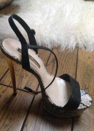 Очень красивые босоножки