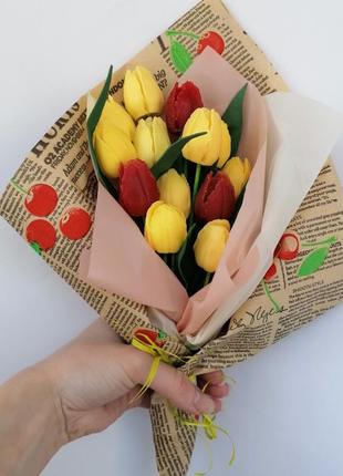 Букет из мыльных цветов и тюльпаны цветочная композиция из мыла ручной работы  мыльный букет3 фото