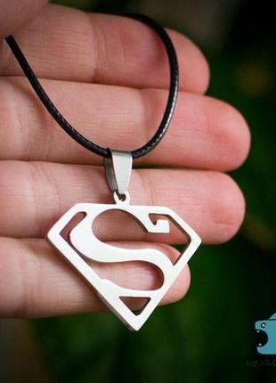 Кулон "superman". нержавеющая сталь. на шнурке