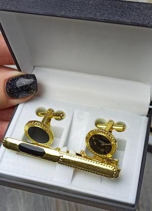 Набір запонки та затискач для краватки finding у коробці круглі золотисті чорна емаль