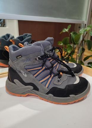 Класні черевики з мембраною gore-tex