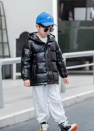 Berni kids куртка-пуховик детская водоотталкивающая на молнии с капюшоном черная lettering