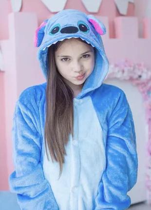 Комфортна кігурумі піжама на дівчинку "стіч синій" на гудзиках та на замочку із брелком2 фото