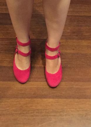 Дуже красиві фірмові жіночі туфлі, натуральний замш, 41 розмір