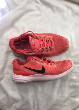 Nike яскраво рожеві кеди кросівки