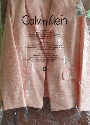 Нежно розовый твидовый пиджак calvin klein