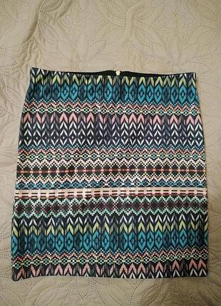 Юбка в обтяжку с узорами замочек сзади 36 р новое состояние stradivarius