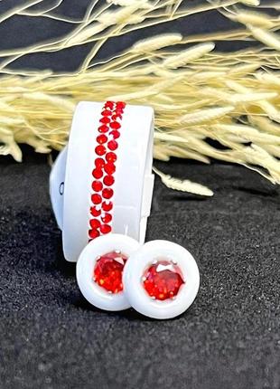 Набор украшений из белой керамики с красными камнями2 фото