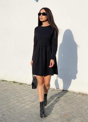 Женское короткое платье черное бежевое свободное нарядное с длинным рукавом2 фото