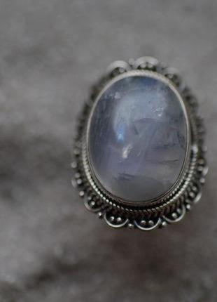 Кольцо лунный камень в серебре. индия размер 183 фото