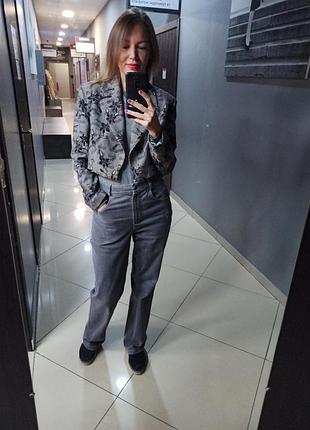 Короткий трендовый жакет