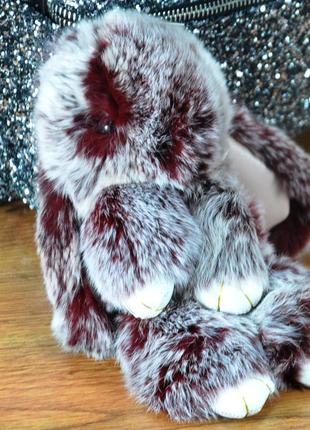 Меховой брелок кролик марсала с белым