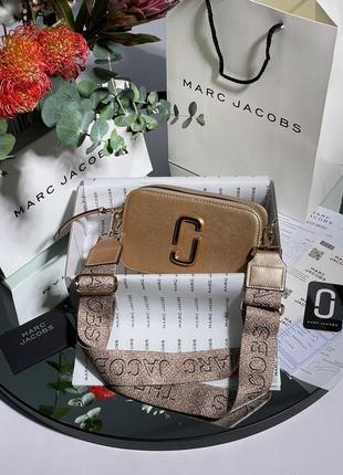Женская стильная коричневая сумка тренд 2022 marc jacobs