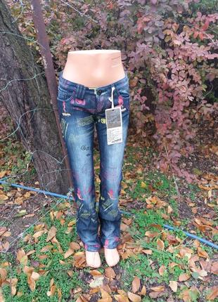 Яскраві джинси на флісі.