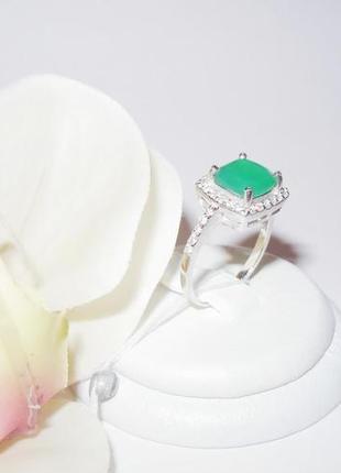 Серебряное кольцо с натуральным зеленым агатом