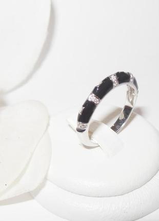 Серебряное кольцо с черной эмалью
