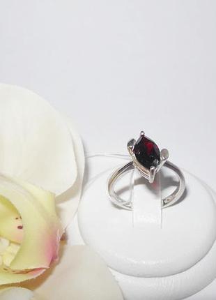 Серебряное кольцо с натуральным гранатом