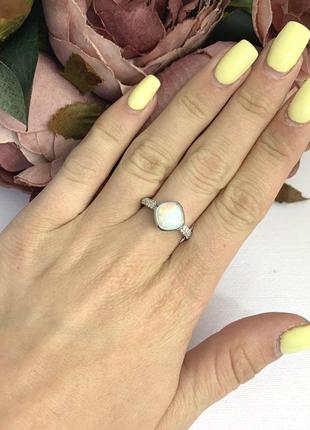 Серебряное кольцо с благородным опалом