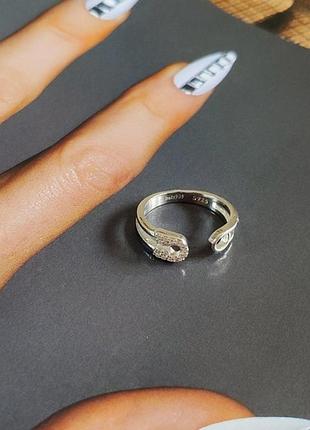 Серебряное кольцо с фианитами