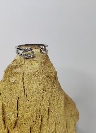 Серебряное кольцо с фианитами