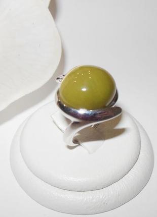 Серебряное кольцо с натуральным кошачьим глазом