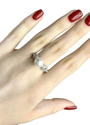 Серебряное кольцо komilfo с натуральным жемчугом, вес изделия 4,27 гр (1975770) 17.5 размер2 фото
