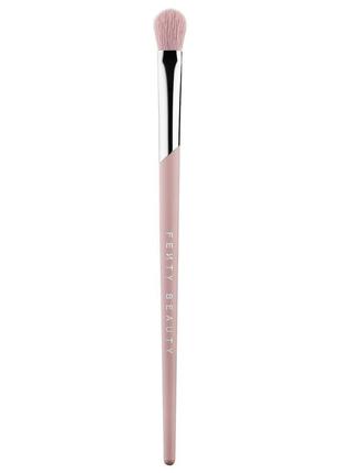 Кисть для растушевки теней fenty beauty precision blending eyeshadow brush 230