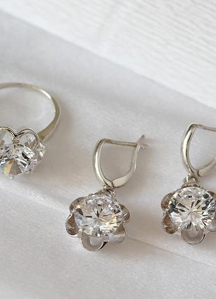 Срібна каблучка та сережки кристал