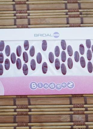 Бінді. індійське прикраса на лоб.