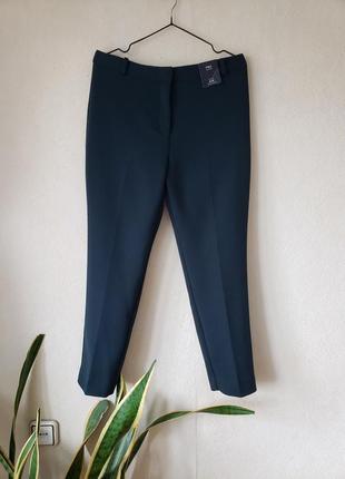 Теплые  текстурированные зауженные стречевые  брюки с высокой талией marks and spencer 12 uk
темно-изумрудные.7 фото