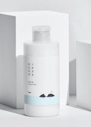 Зволожуючий лосьйон з морською водою round lab 1025 dokdo lotion 200 ml