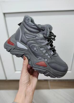 Зимові кросівки