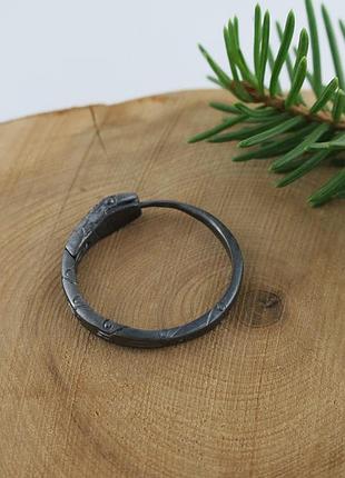 Уроборос темный серебряная серьга 22 мм