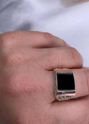🇺🇦 кольцо мужское серебро 925° золотые пластины 375° вставка им. оникс, печать мужская, мужское кольцо 0760.104 фото