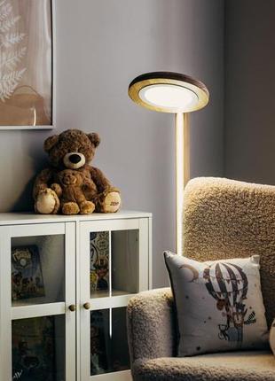 Торшер з натурального дерева